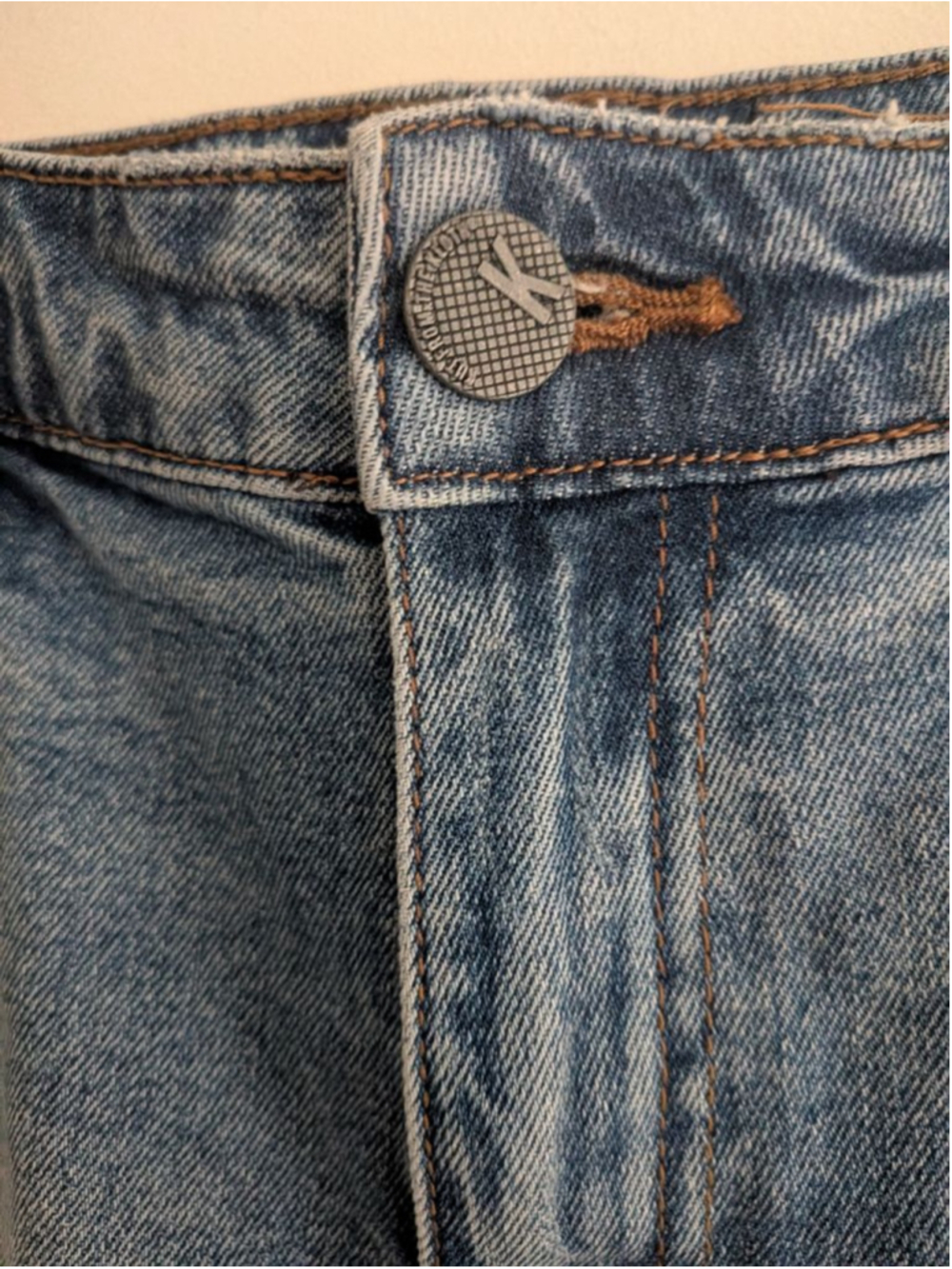 Kut from the Kloth Size 4 Distressed Denim Shorts Light Wash Frayed Hem - Picture 5 of 9